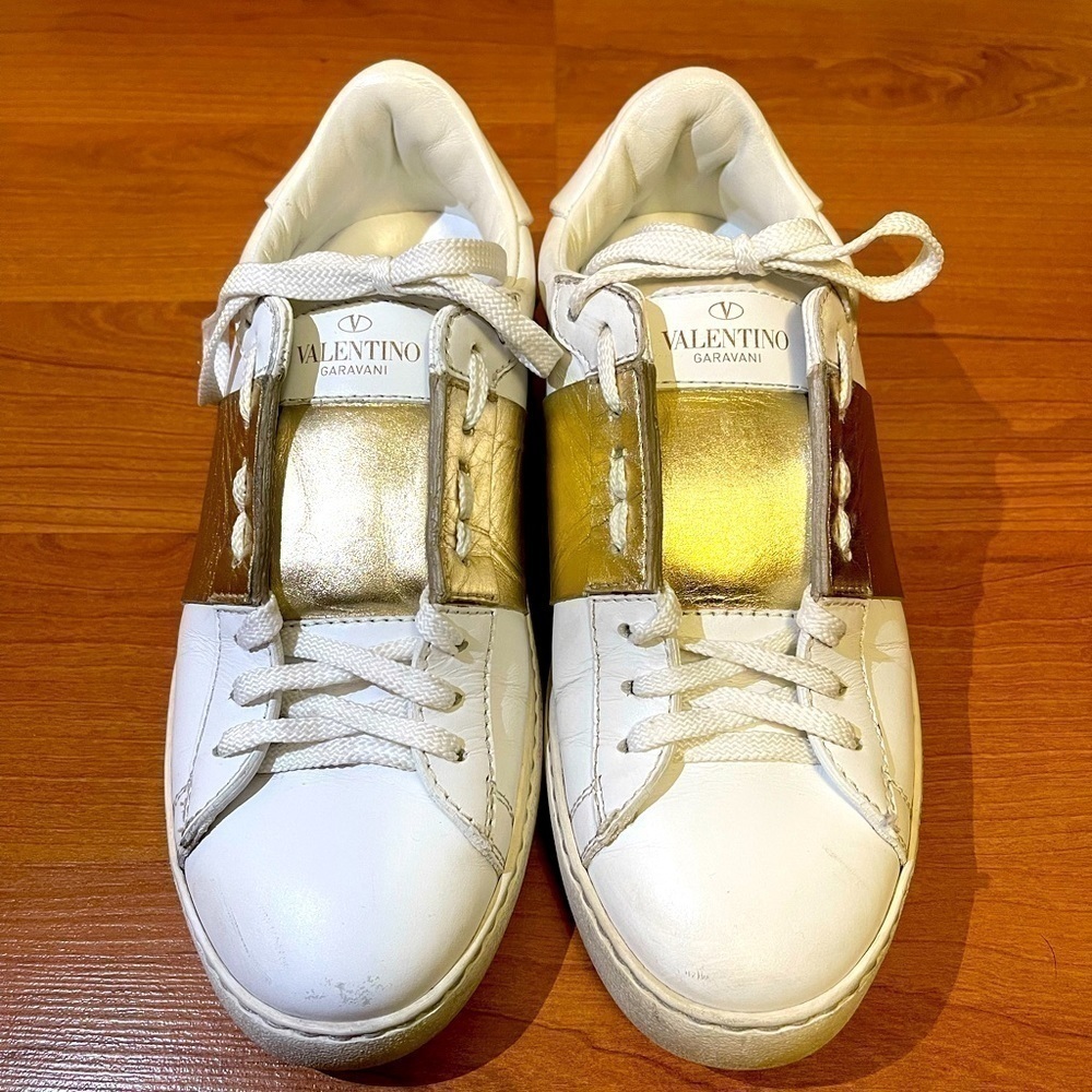 VALENTINO rockstud sneakers in white and gold